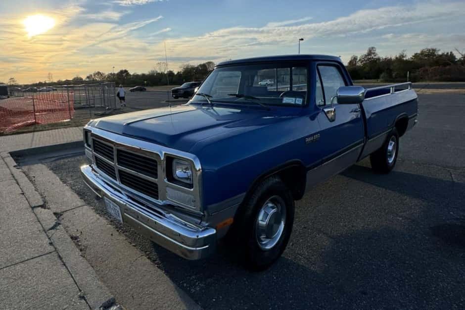 1992 Dodge Ram (1981-1993) sold for $7,292