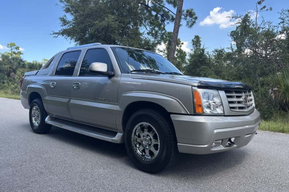 2005 Cadillac Escalade & EXT GMT800 (2002-2006) sold for $15,000