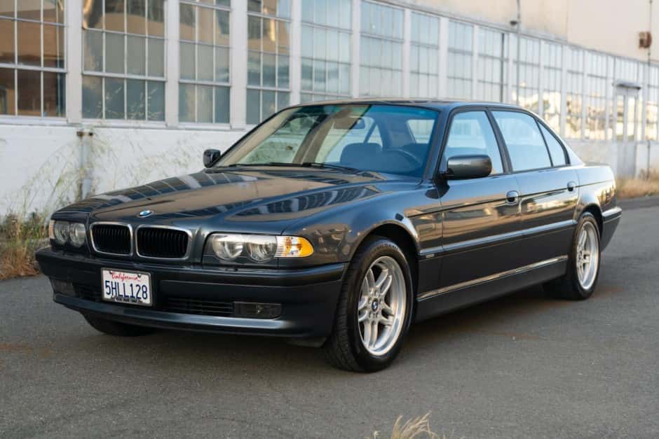 2001 BMW E38 7-Series sold for $11,500