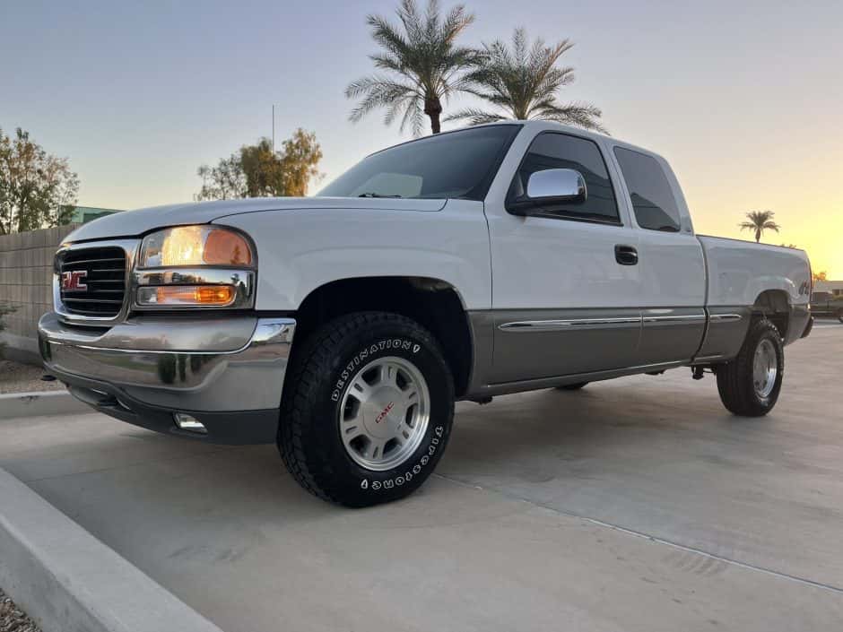 2000 GMC Sierra (GMT800 1999-2007) sold for $23,250