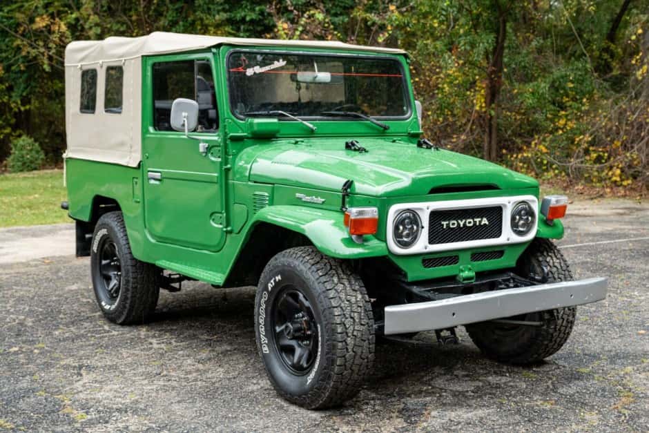 1977 Toyota Land Cruiser FJ43 sold for $17,750