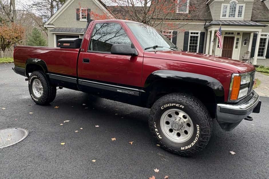 1992 GMC Sierra (GMT400 1988-2002) sold for $9,300