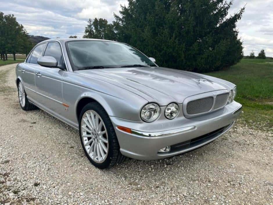 2005 Jaguar X350/X356/X358 XJR (2004-2009) sold for $18,000