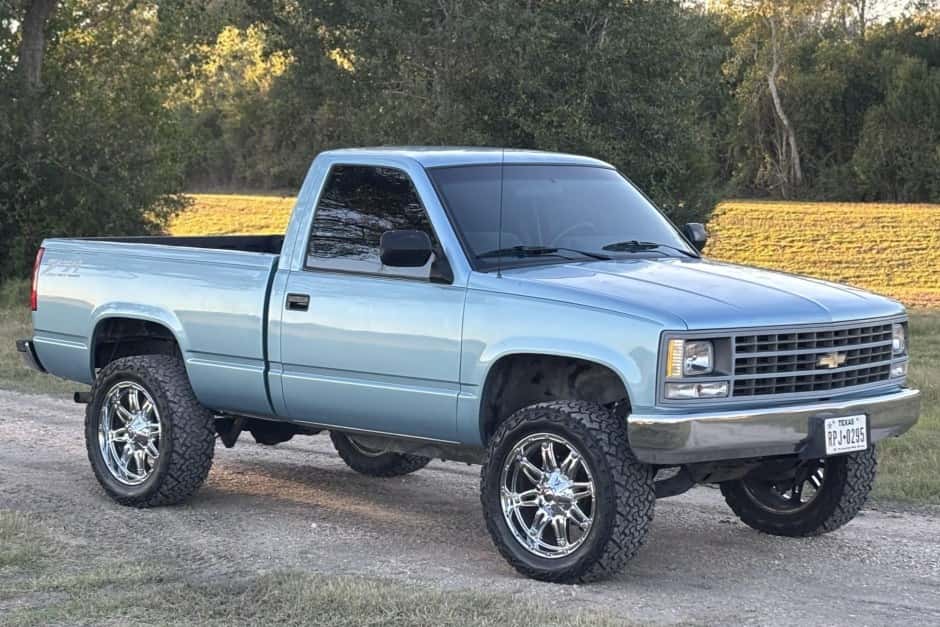1990 Chevrolet C/K GMT400 (1988-2002) sold for $15,000