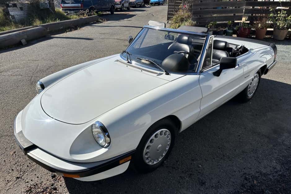 1986 Alfa Romeo 105/115 Spider Series 3 sold for $14,500