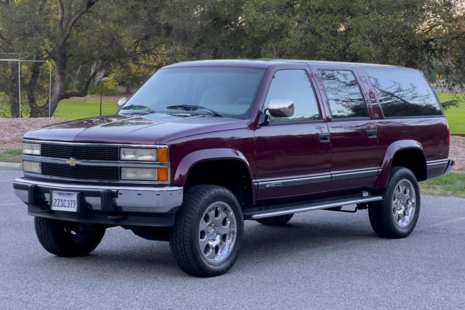 1992 Chevrolet Suburban (GMT400 1992-1999) sold for $10,750