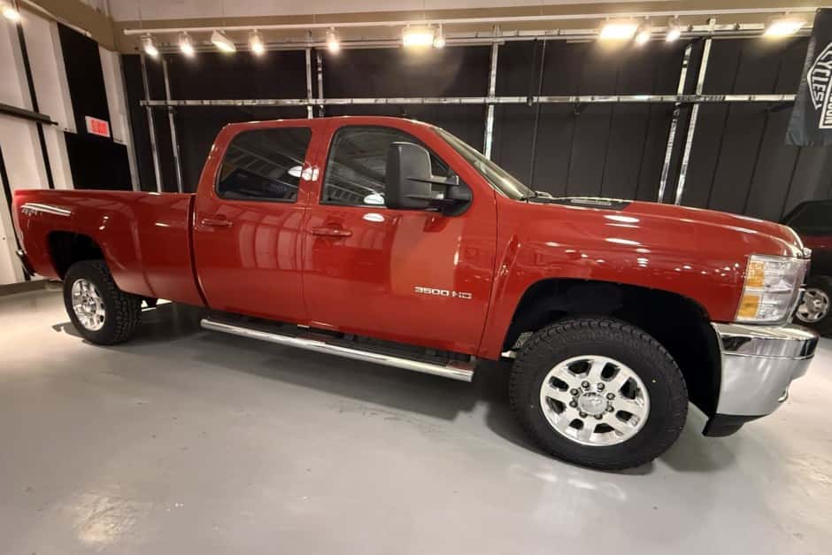 2013 Chevrolet Silverado GMT900 Heavy Duty (2007-2014) sold for $34,500