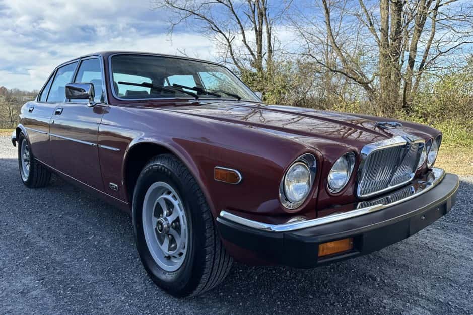 1986 Jaguar XJ Series 3 (1980-1992) sold for $3,999