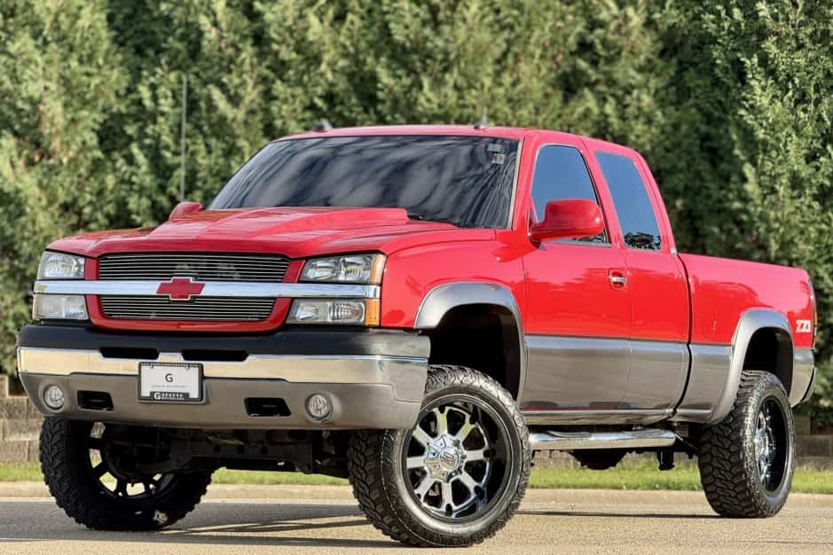 2005 Chevrolet Silverado GMT800 (1999-2007) sold for $17,500