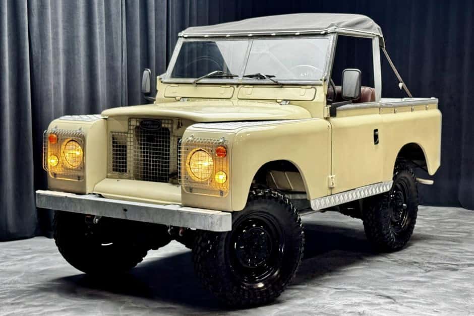 1972 Land Rover Series 88 sold for $23,000