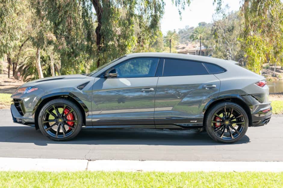 2024 Lamborghini Urus sold for $233,000