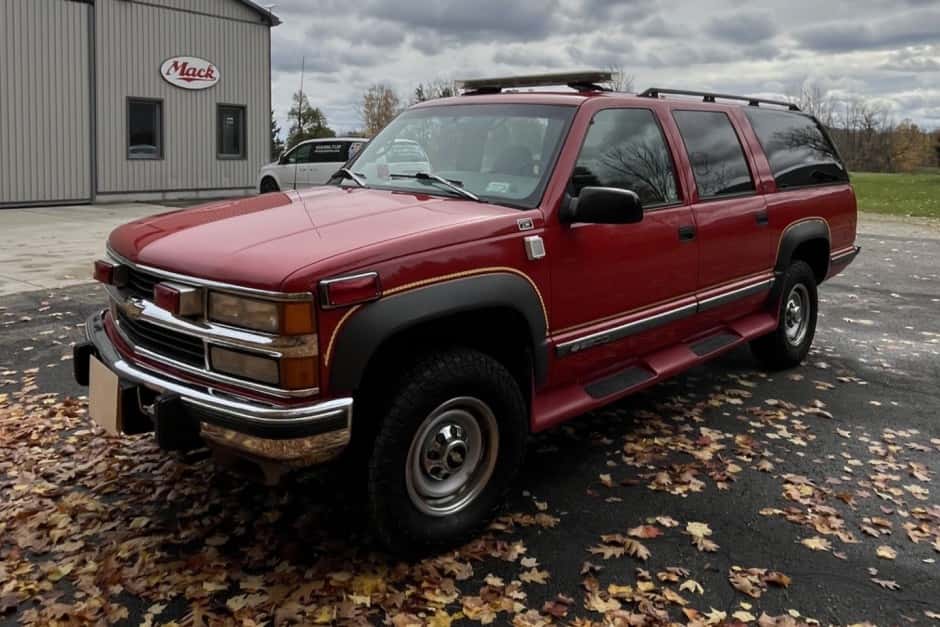 1996 Chevrolet Suburban (GMT400 1992-1999) sold for $7,500