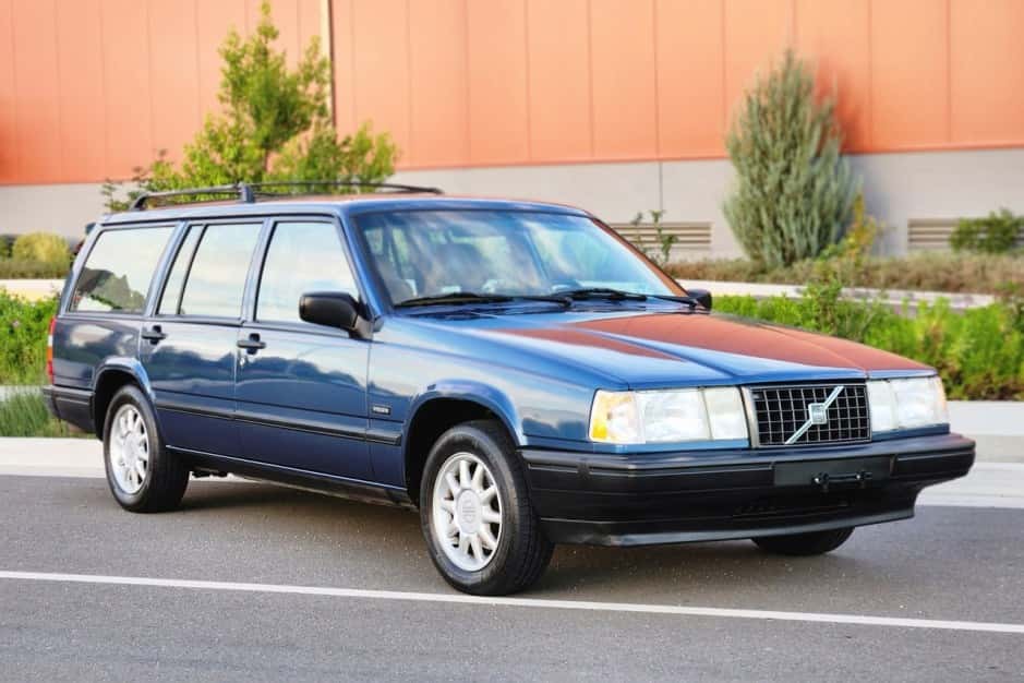 1993 Volvo 900-Series sold for $11,200