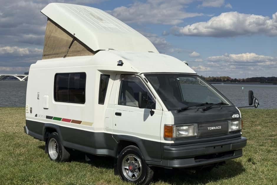 1991 Toyota LiteAce & TownAce sold for $15,000