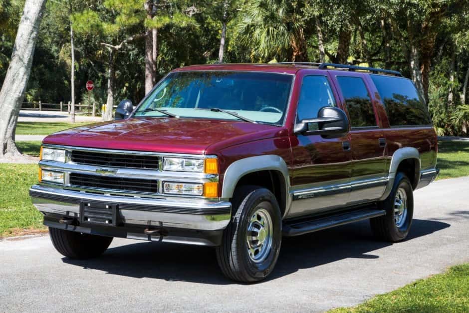 1999 Chevrolet Suburban (GMT400 1992-1999) sold for $12,775