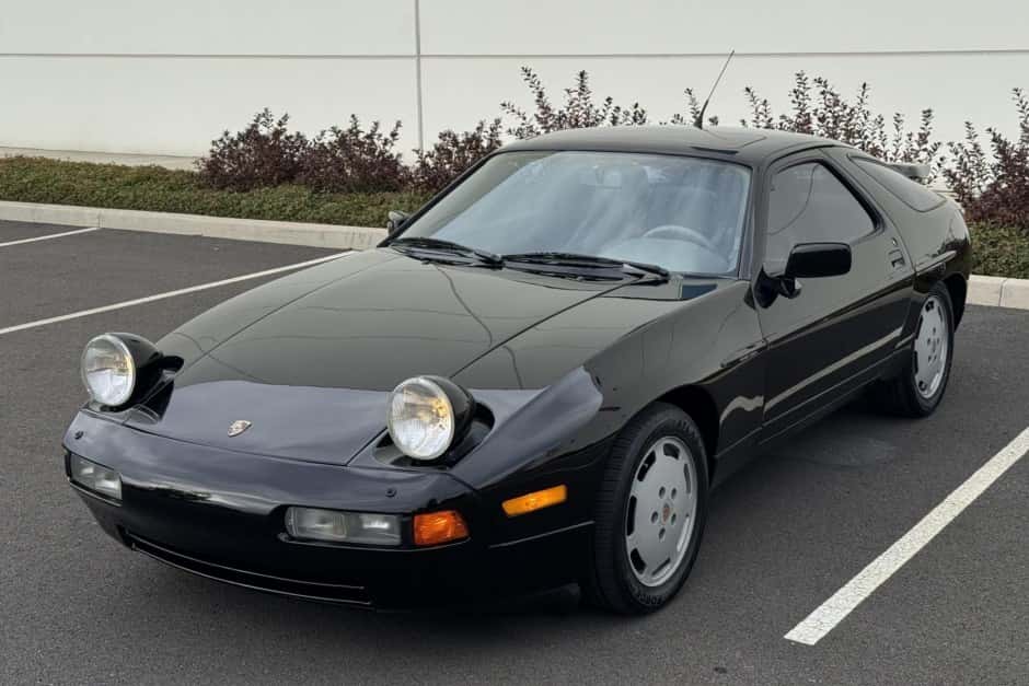 1990 Porsche 928 sold for $13,250