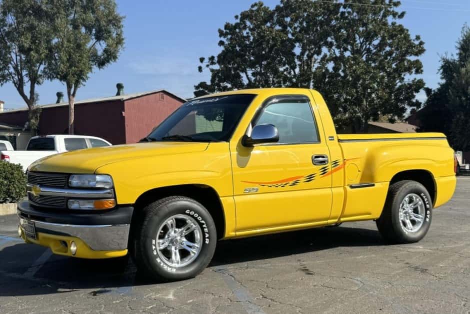 2002 Chevrolet Silverado GMT800 (1999-2007) sold for $20,500