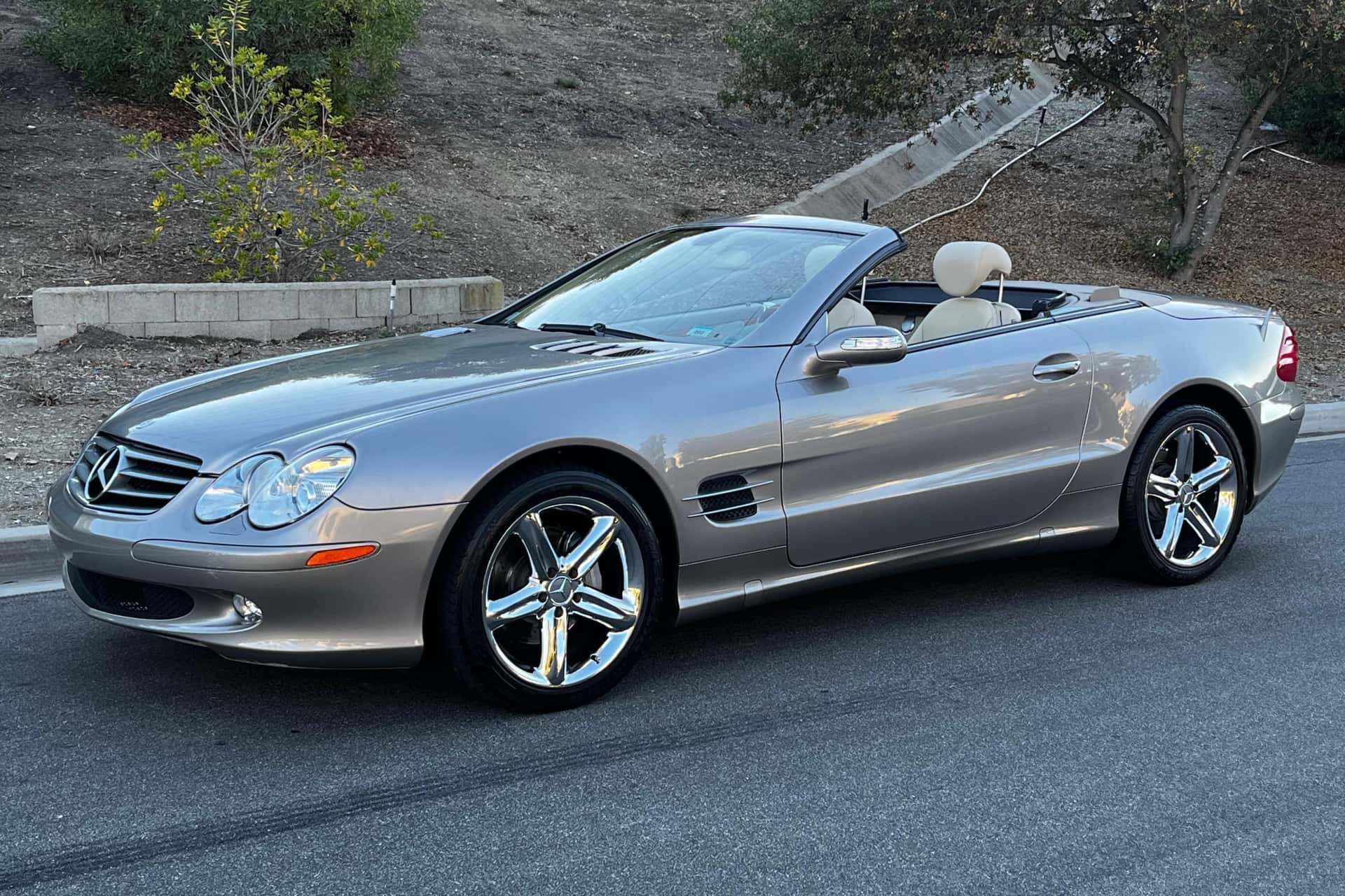 2005 Mercedes-Benz R230 SL sold for $21,000