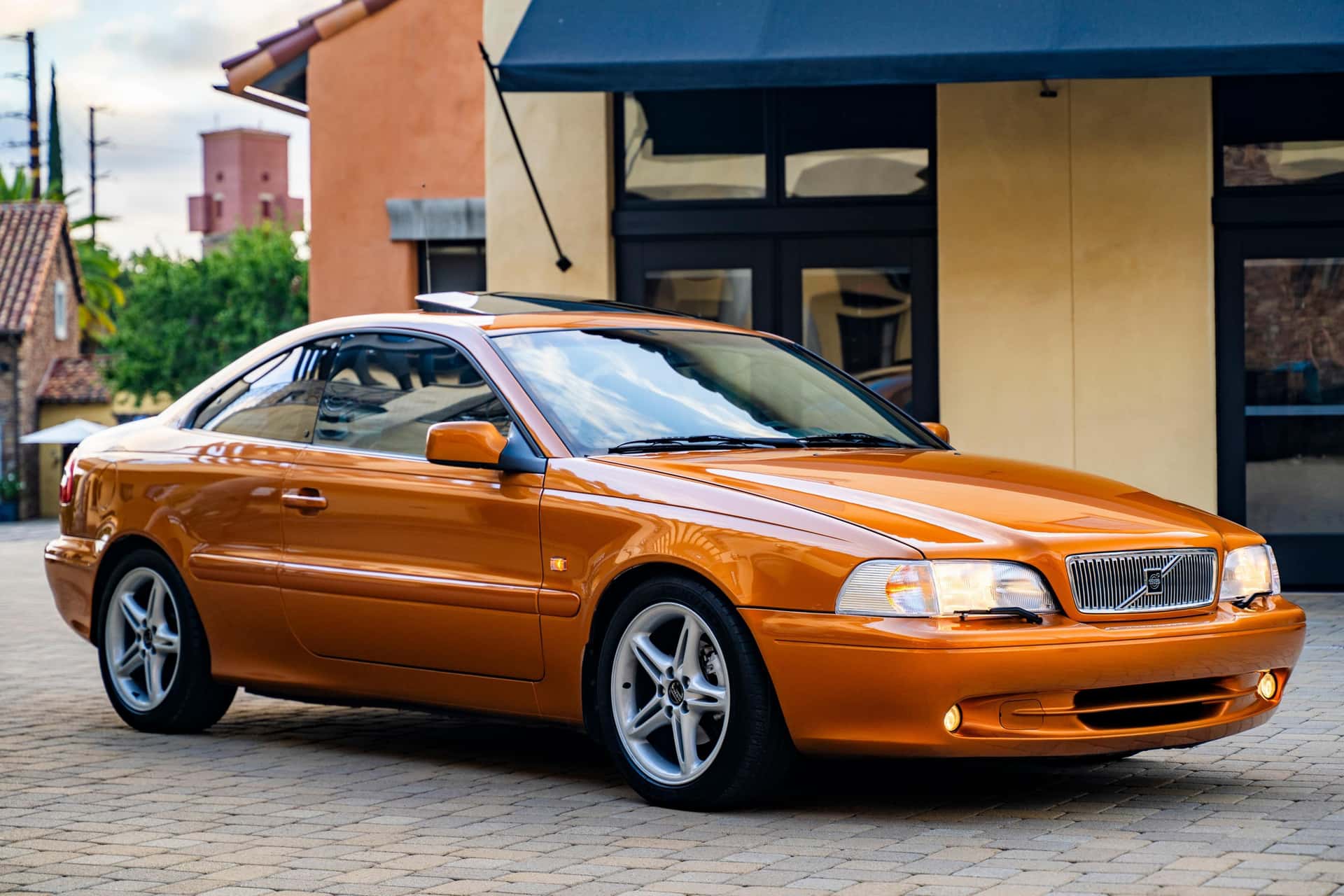 1998 Volvo C70 sold for $19,000
