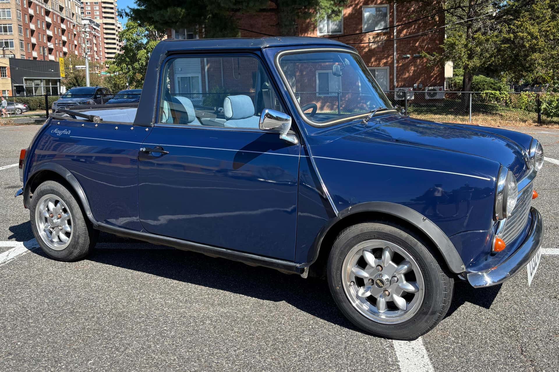 1985 MINI Classic Mini sold for $8,800