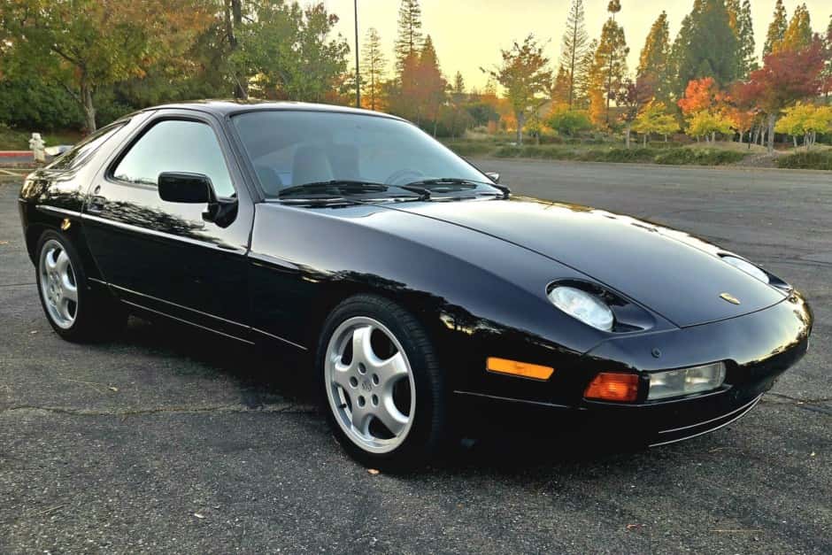 1990 Porsche 928 sold for $30,250