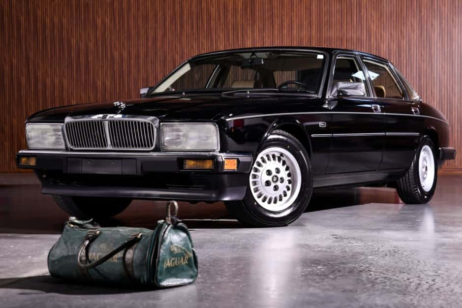 1990 Jaguar XJ40 XJ (1988-1994) sold for $7,300