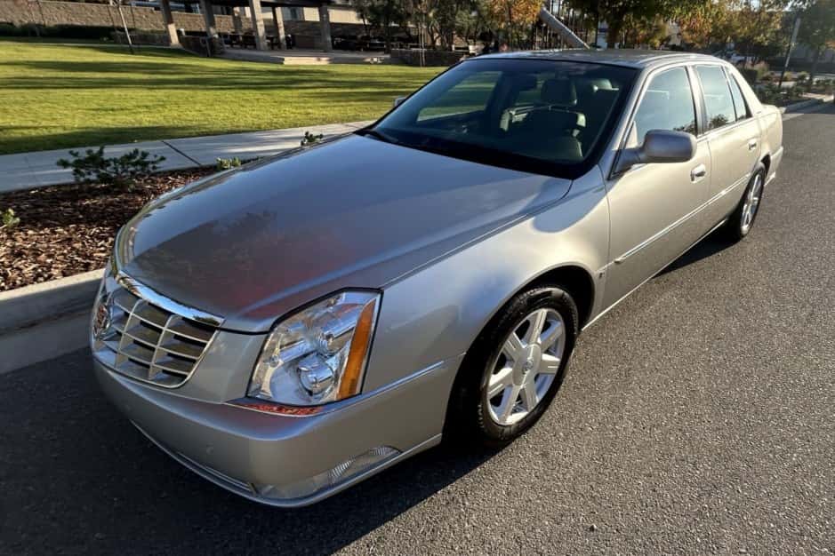 2006 Cadillac DTS sold for $11,250