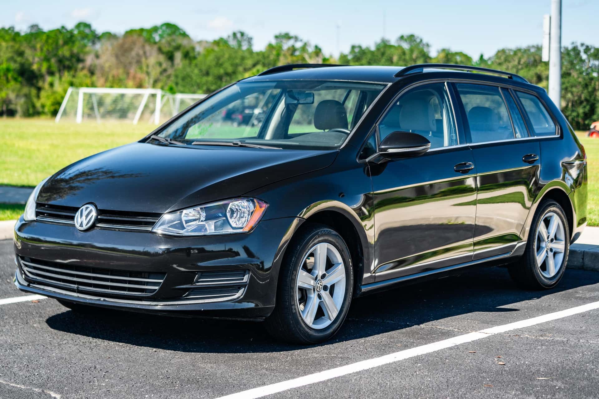2015 Volkswagen Golf sold for $7,700