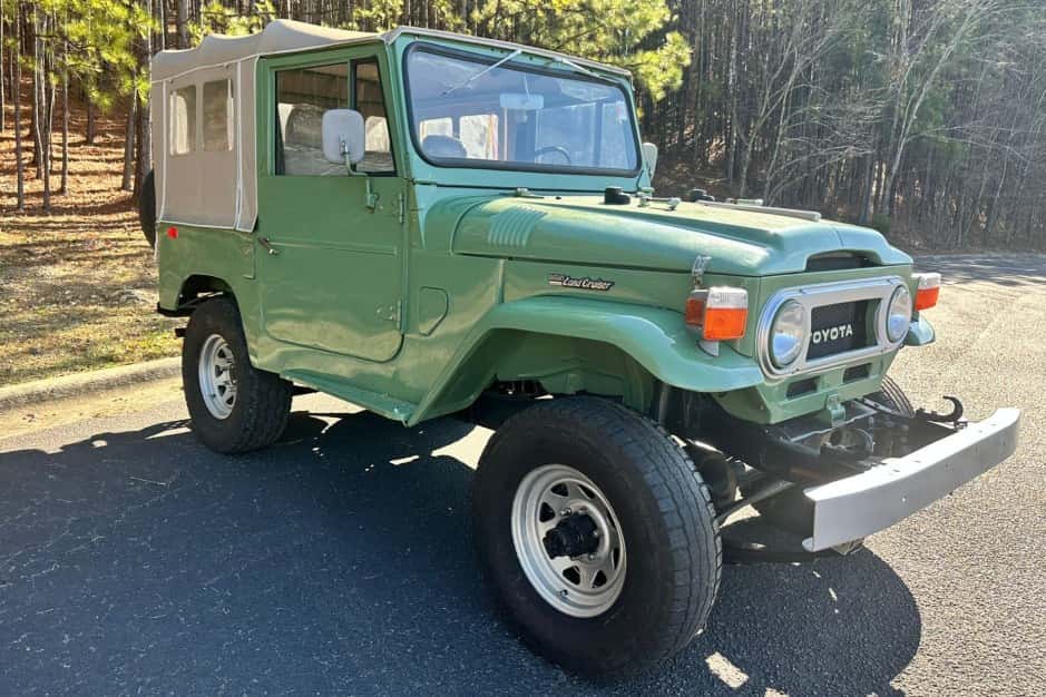 1972 Toyota Land Cruiser FJ40 sold for $17,000