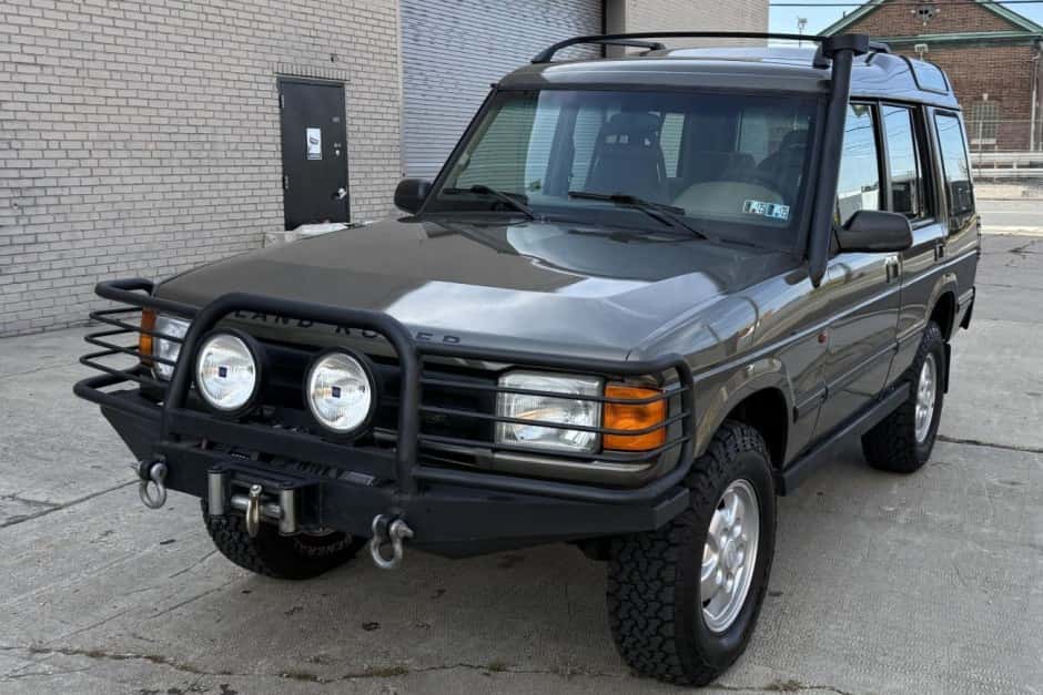 1996 Land Rover Discovery I sold for $6,300