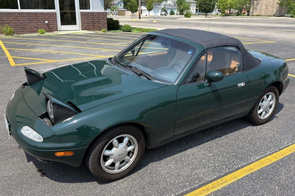 1991 Mazda NA MX-5 Miata sold for $8,600