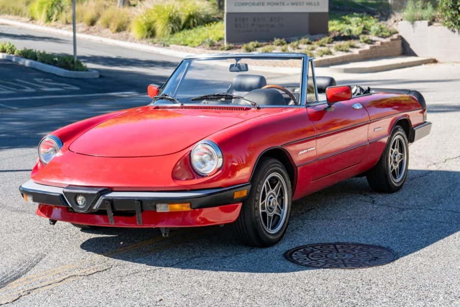 1986 Alfa Romeo 105/115 Spider Series 3 sold for $5,200