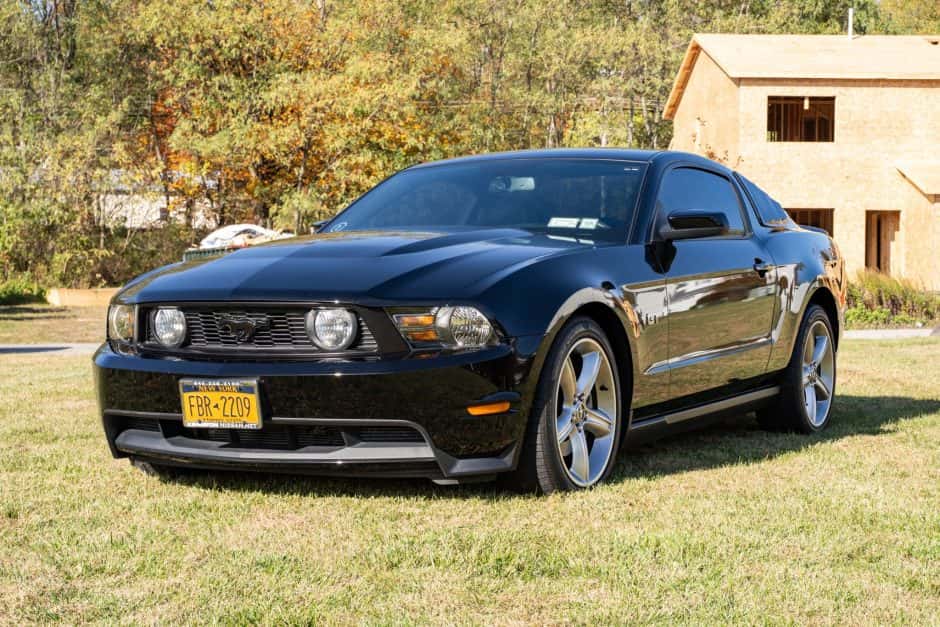 2010 Ford Mustang S197 2005-2014 sold for $17,500