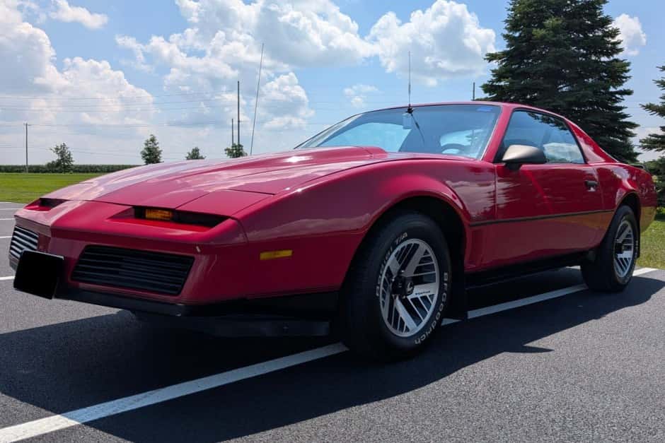 1982 Pontiac Firebird (3rd Generation – 1982-1992) sold for $5,500