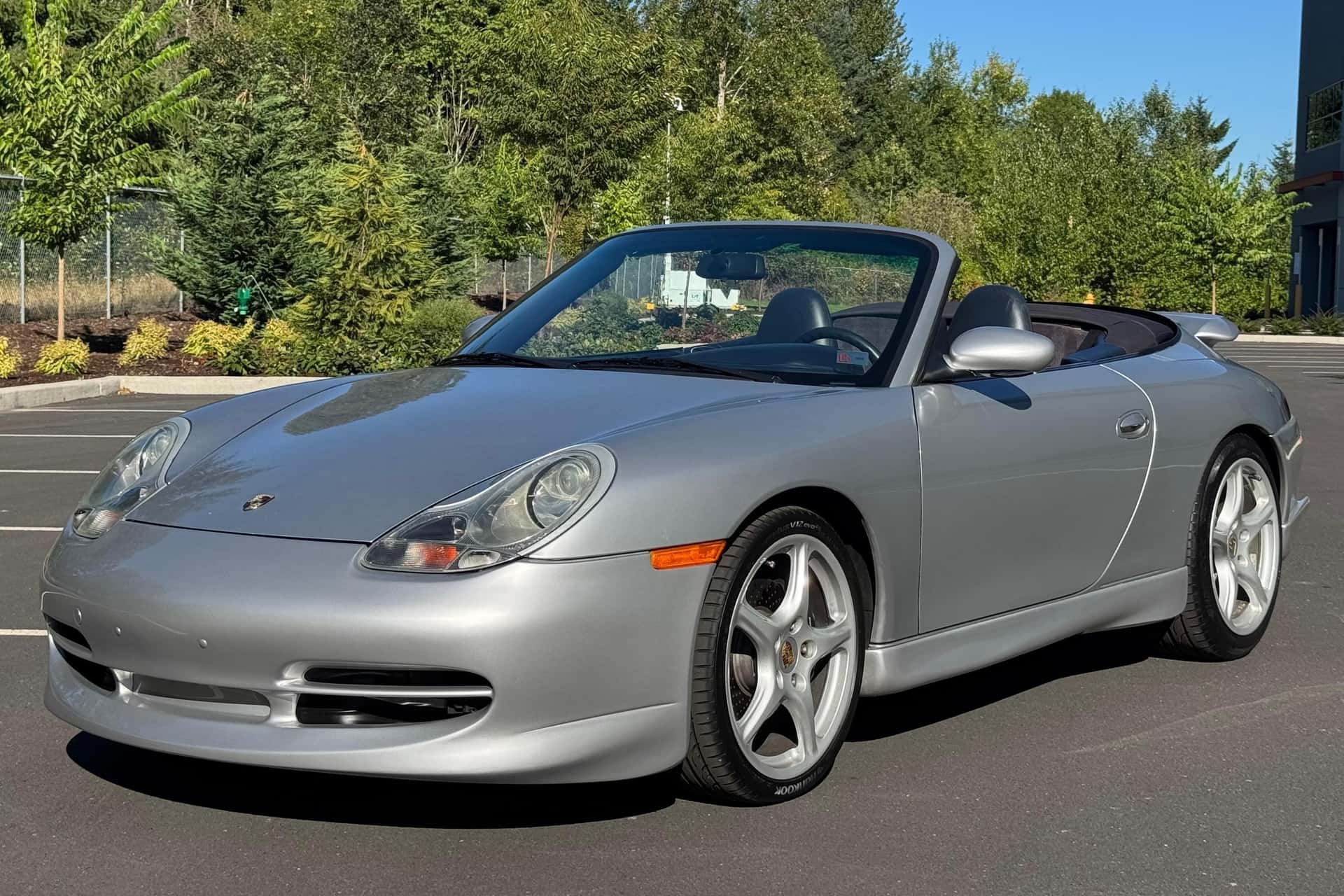 2001 Porsche 996 911 sold for $18,000