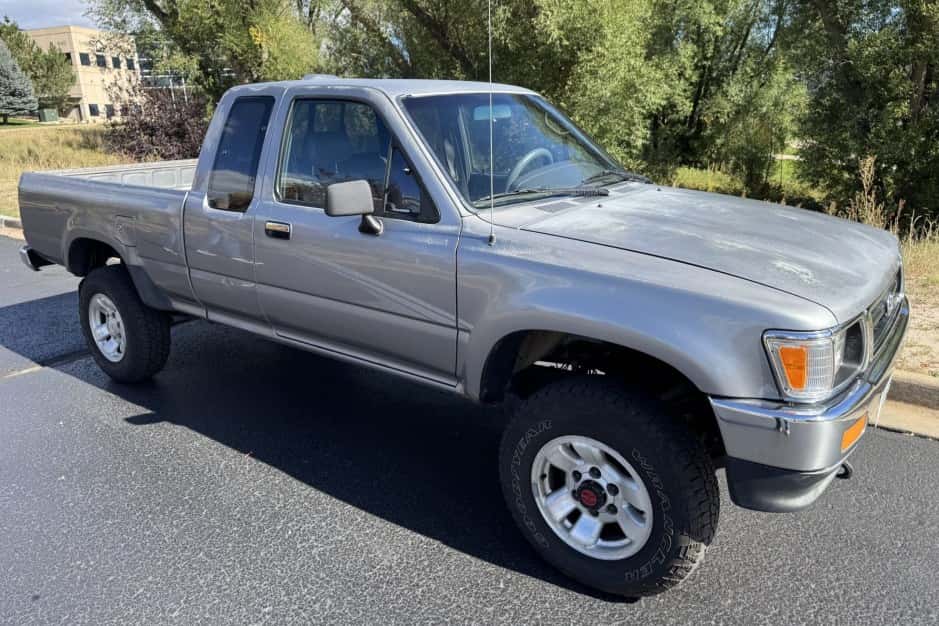 1995 Toyota Pickup (N80/90/100/110 1989-1997) sold for $9,100