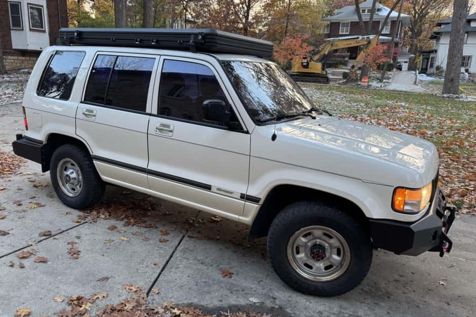 1994 Isuzu Trooper sold for $12,294