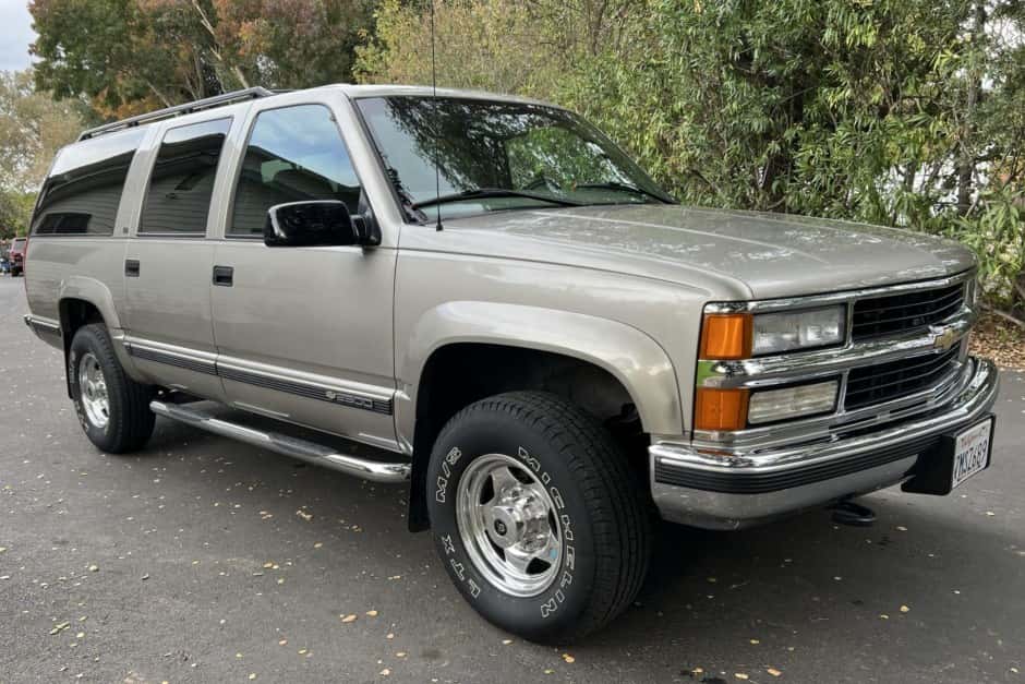 1999 Chevrolet Suburban (GMT400 1992-1999) sold for $27,250