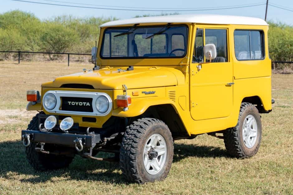 1975 Toyota Land Cruiser FJ40 sold for $14,250
