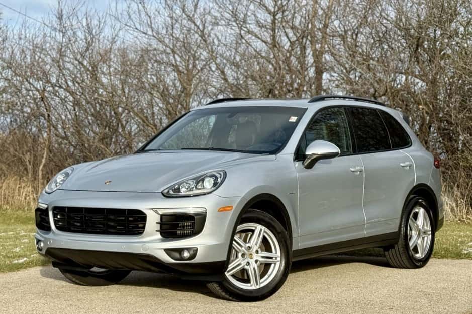 2015 Porsche 958 Cayenne (2011-2018) sold for $28,250