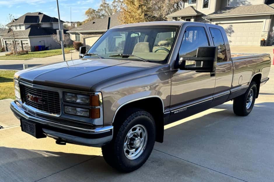 1994 GMC Sierra (GMT400 1988-2002) sold for $12,888
