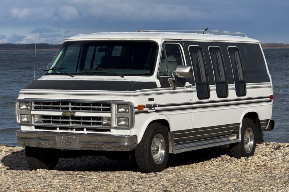 1989 Chevrolet G-Series Van sold for $5,300