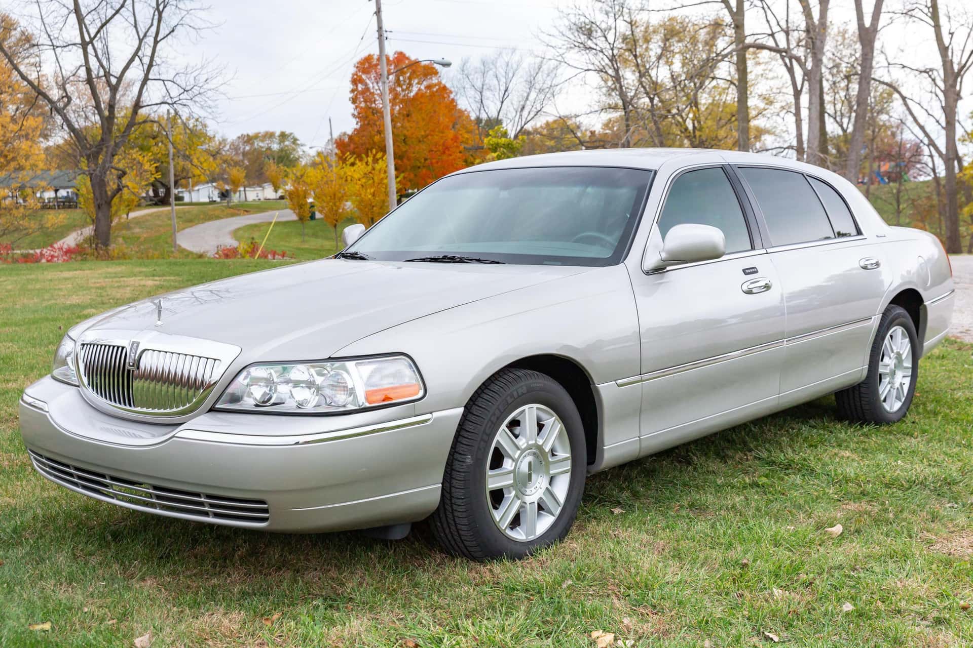 2006 Lincoln Town Car sold for $18,001
