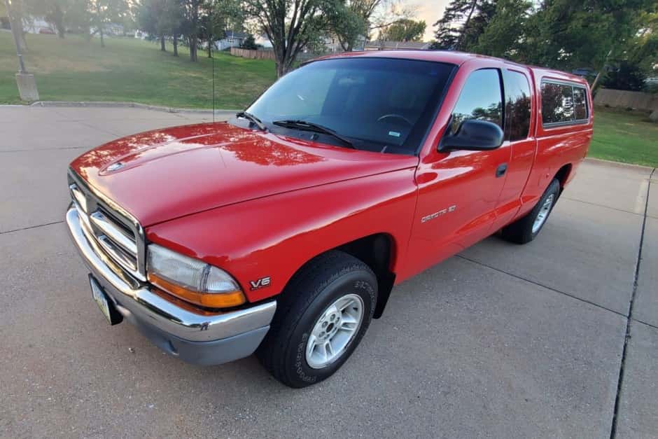 2000 Dodge Dakota (1997-2004) sold for $8,000