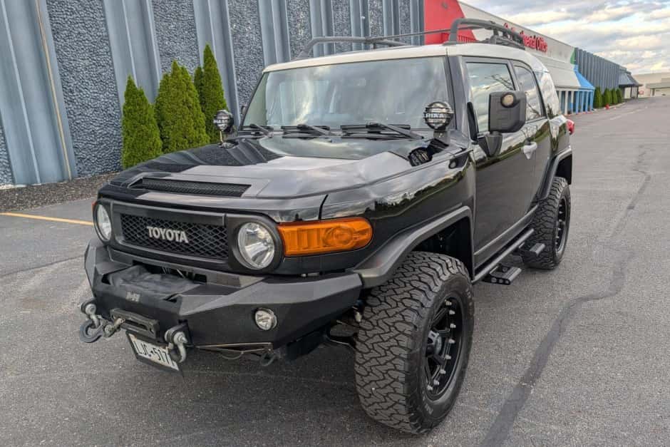 2014 Toyota FJ Cruiser sold for $28,000