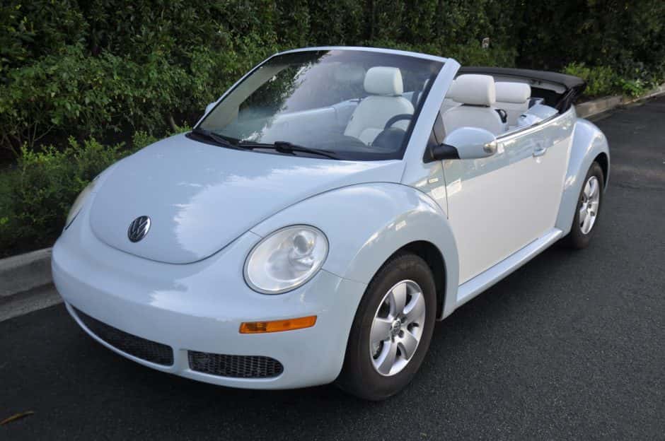 2010 Volkswagen New Beetle (1998-2010) sold for $17,500