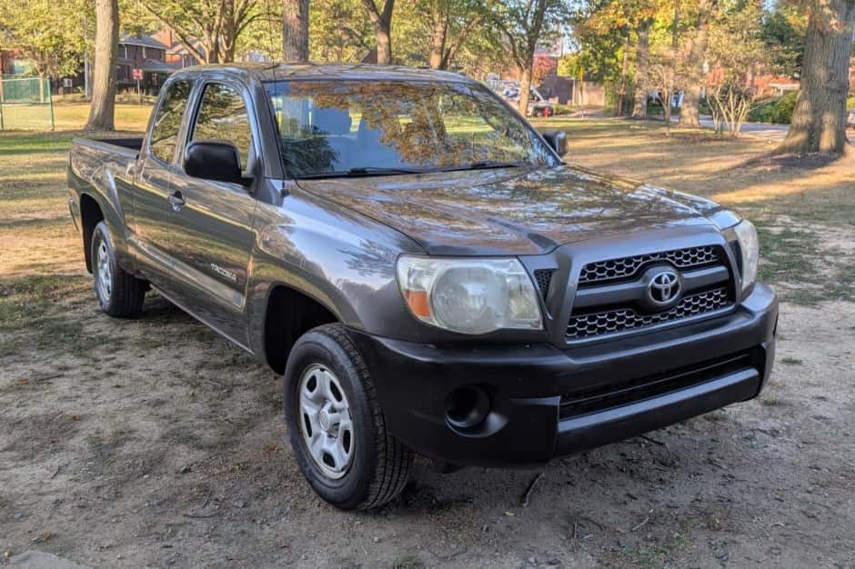 2010 Toyota Tacoma (N2X0 2005-2015) sold for $11,000