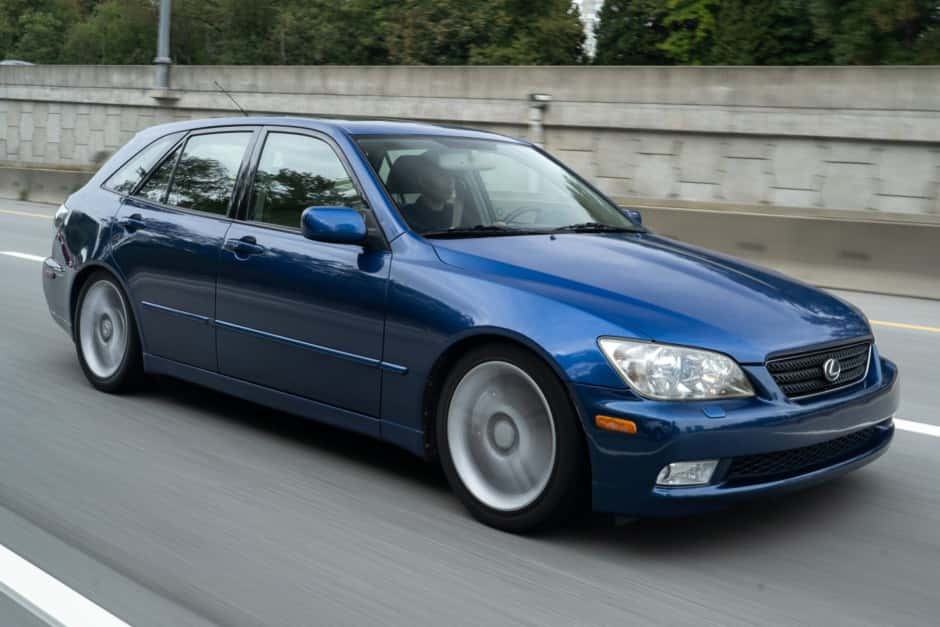 2002 Lexus IS sold for $10,750