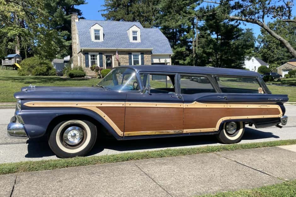 1959 Ford Country Squire sold for $13,500