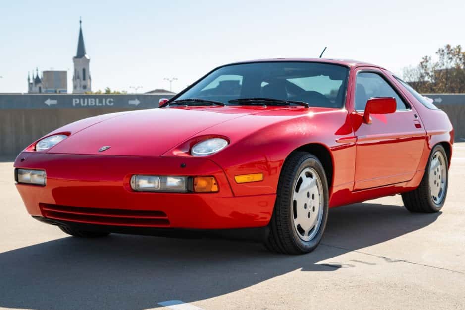1989 Porsche 928 sold for $25,750